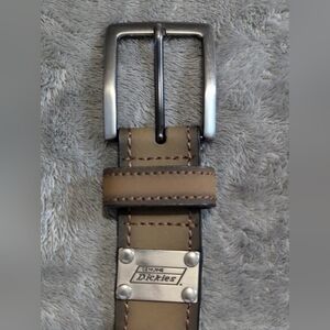 Dickies faux leather belt 55 inches tip to tip in excellent condition
